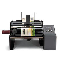 Anbringen von Etiketten auf Flaschen, Dosen, Gläser