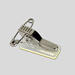 Nadelclip selbstklebend für Ausweise