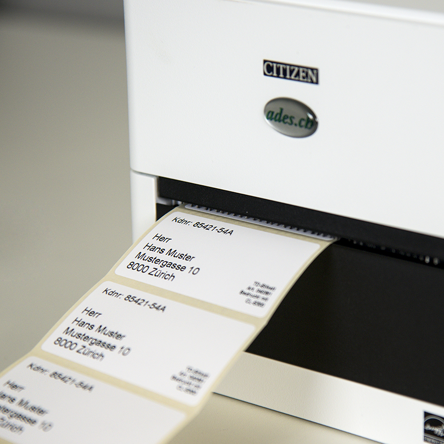 Drucken Sie eigene Adress-Etiketten mit der Lösung von ADES AG.