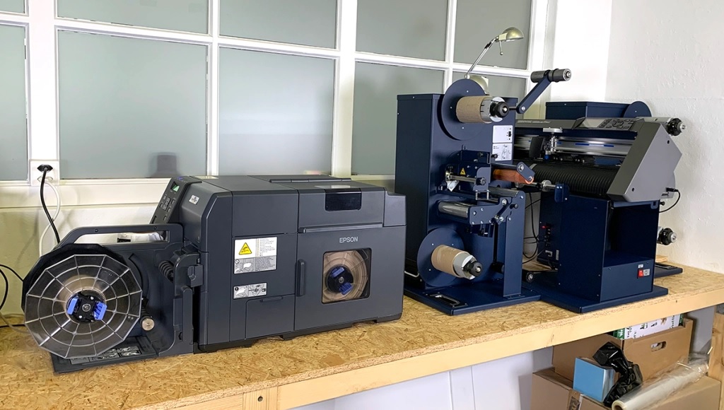 Komplettes Set um Farbetiketten zu drucken und auf Wunschgrösse und in Wunschform zu schneiden